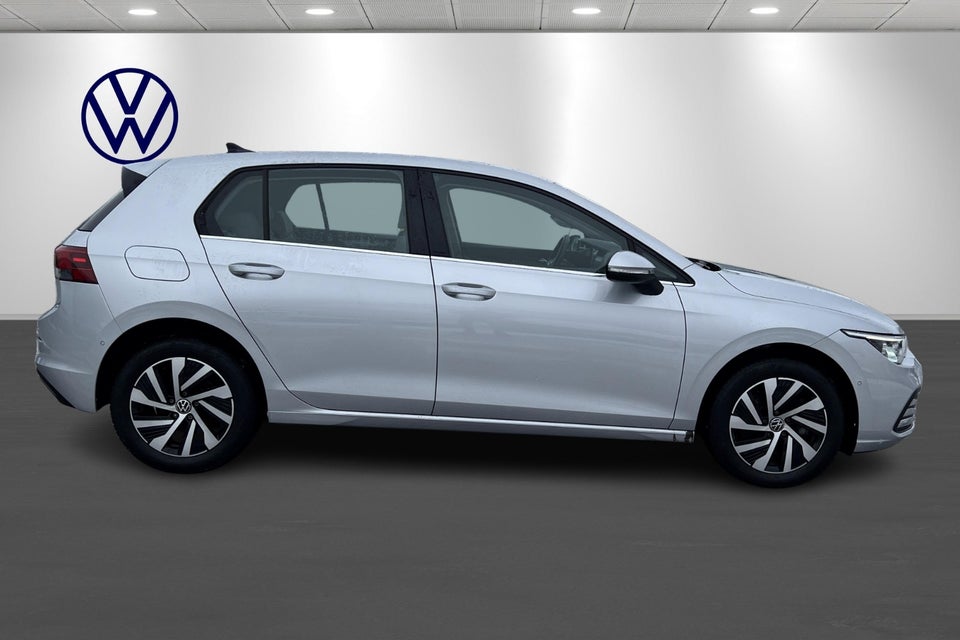 VW Golf VIII 1,4 eHybrid DSG 5d