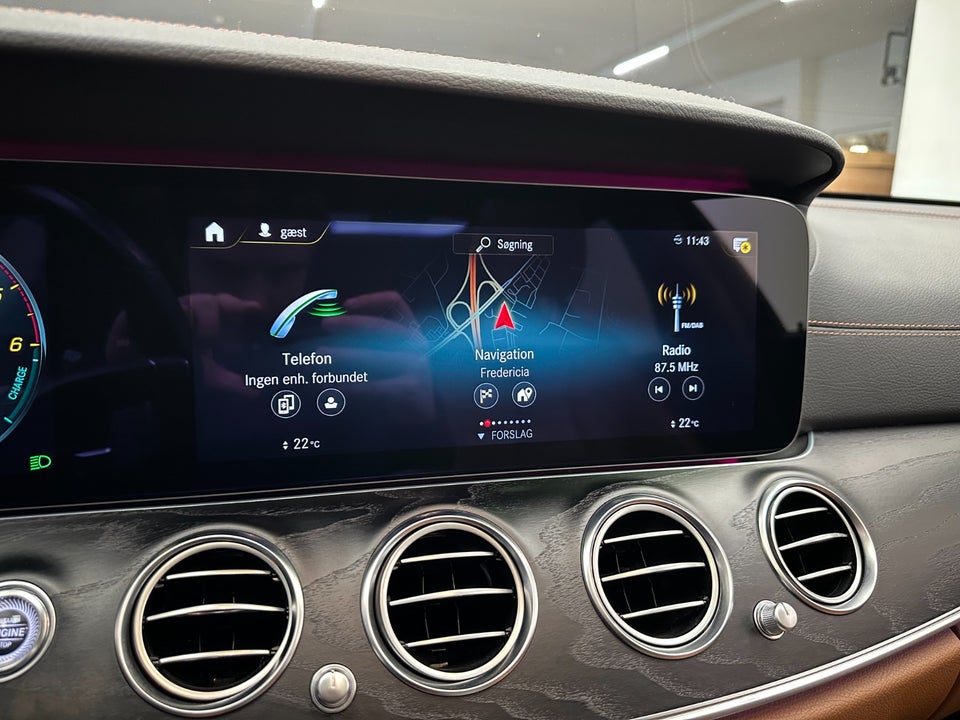 Mercedes E300 de 2,0 AMG Line stc. aut. 5d