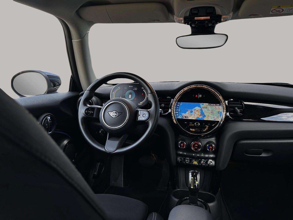 MINI Cooper SE Essential 3d