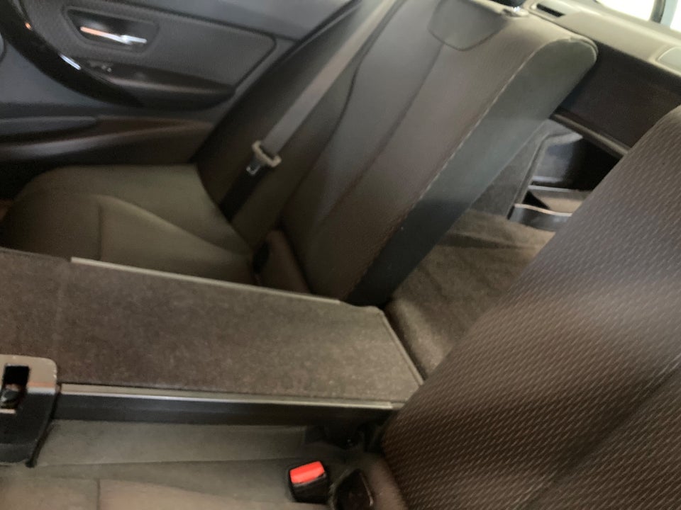 BMW 320d 2,0 Advantage aut. 4d