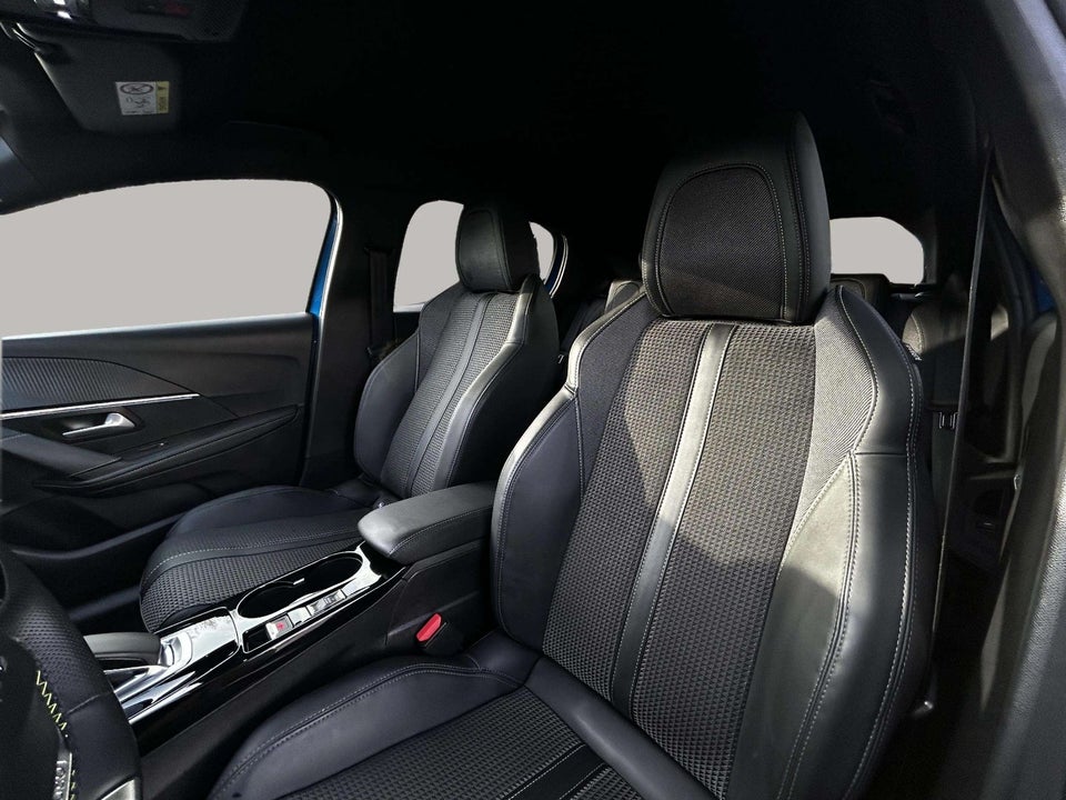 Peugeot e-208 50 GT 5d