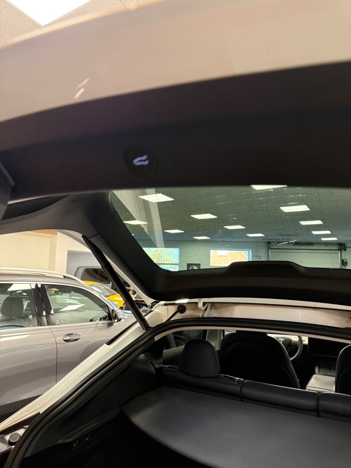 Tesla Model Y Long Range AWD 5d