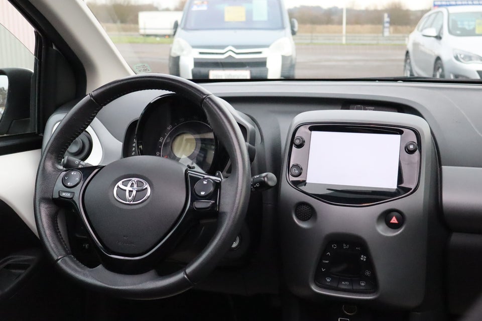 Toyota Aygo 1,0 VVT-i x-clusiv x-shift 5d