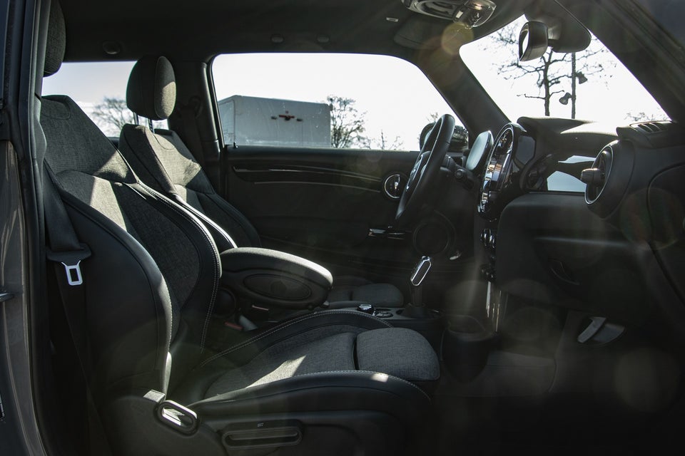 MINI Cooper SE Essential 3d