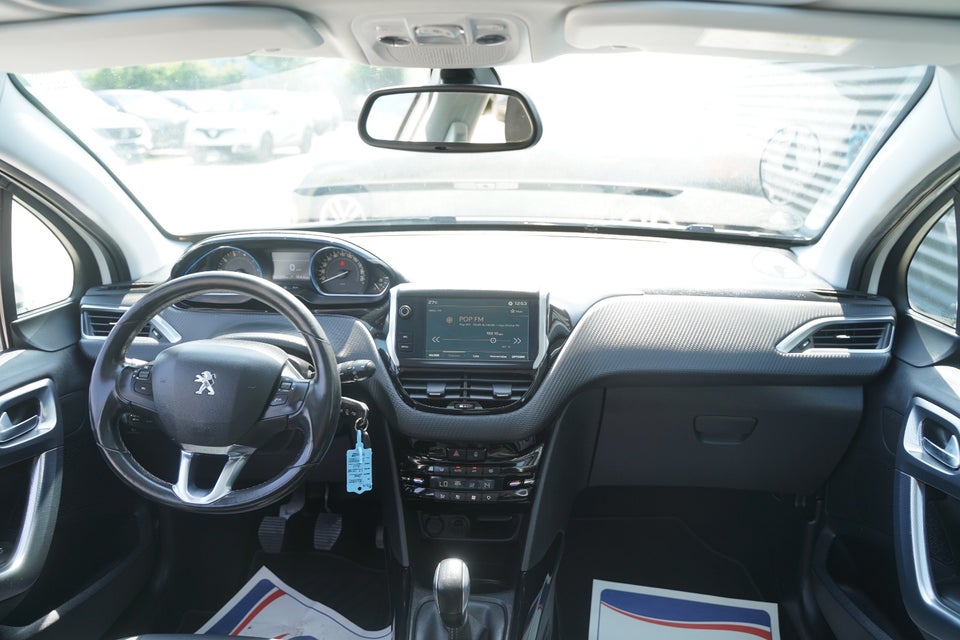 Peugeot 2008 1,2 e-THP 110 Selection Sky 5d