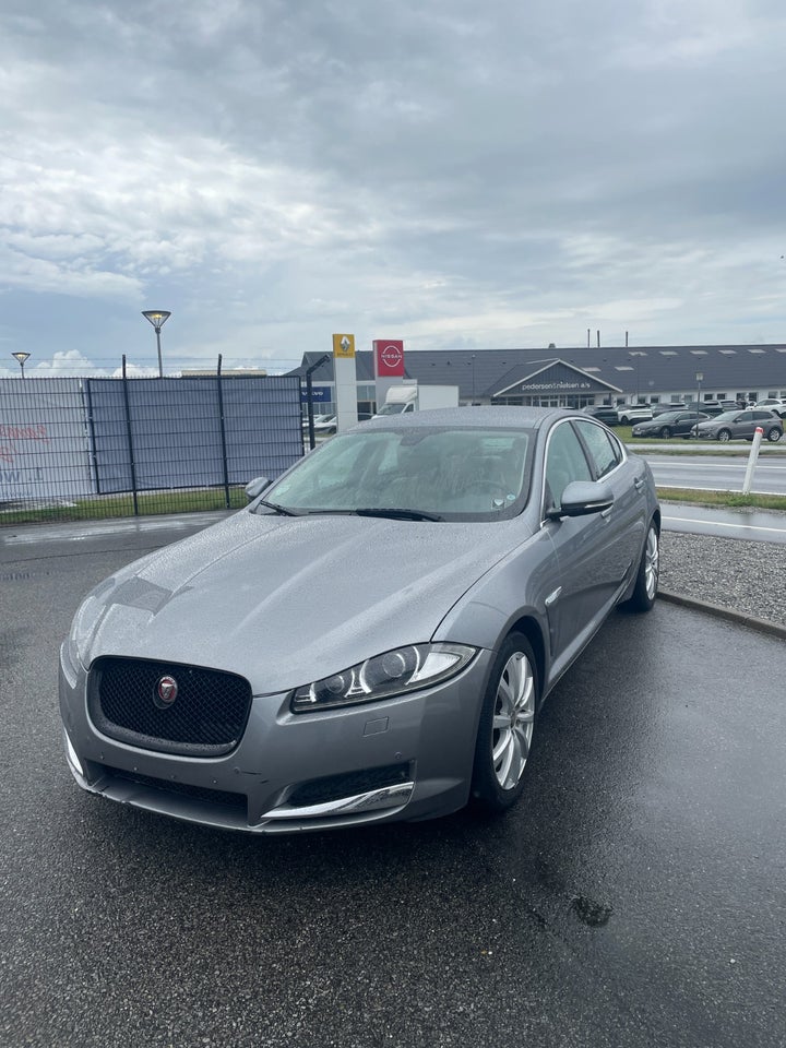 Jaguar XF 2,2 D Luxury aut. 4d