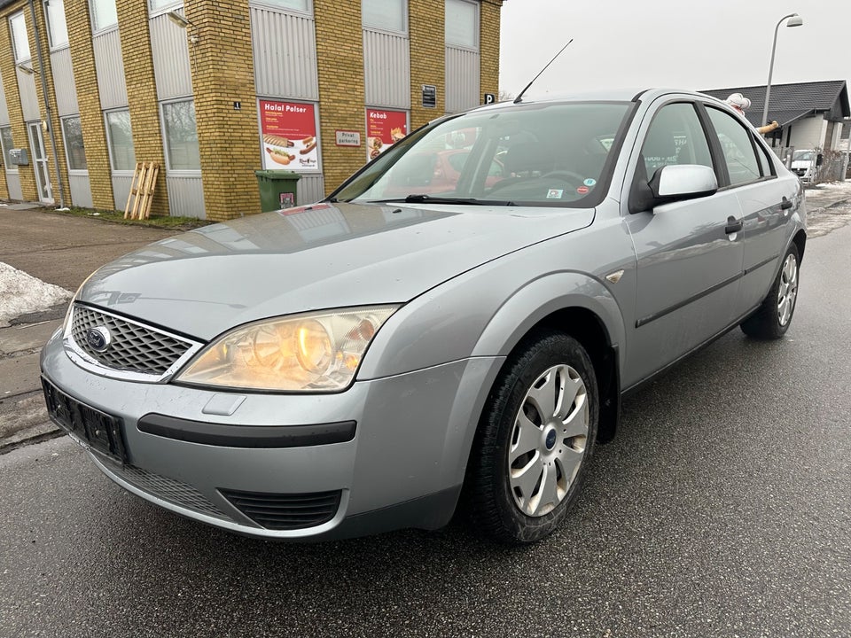 Ford Mondeo 1,8 125 Ambiente 4d