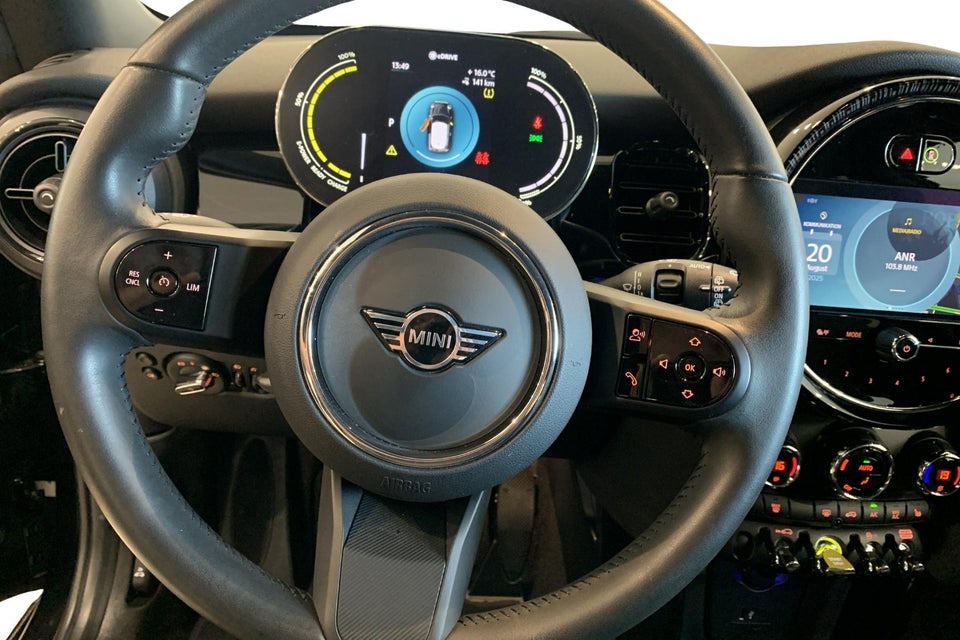 MINI Cooper SE Classic Trim 3d