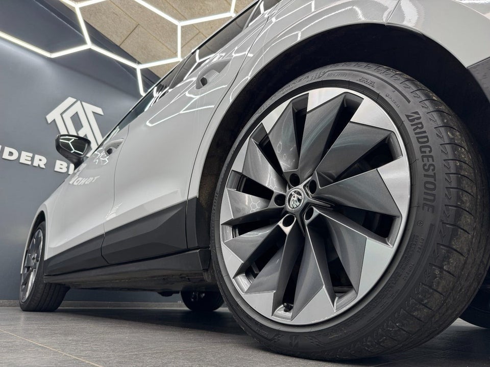 Skoda Enyaq 80 iV Suite 5d