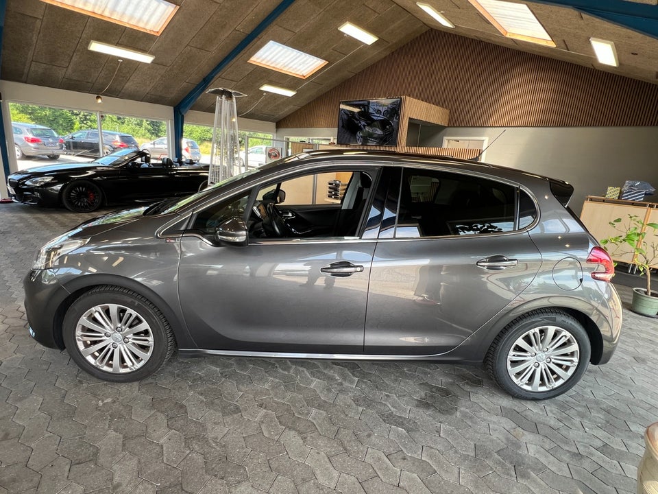 Peugeot 208 1,5 BlueHDi 100 Infinity Sky 5d