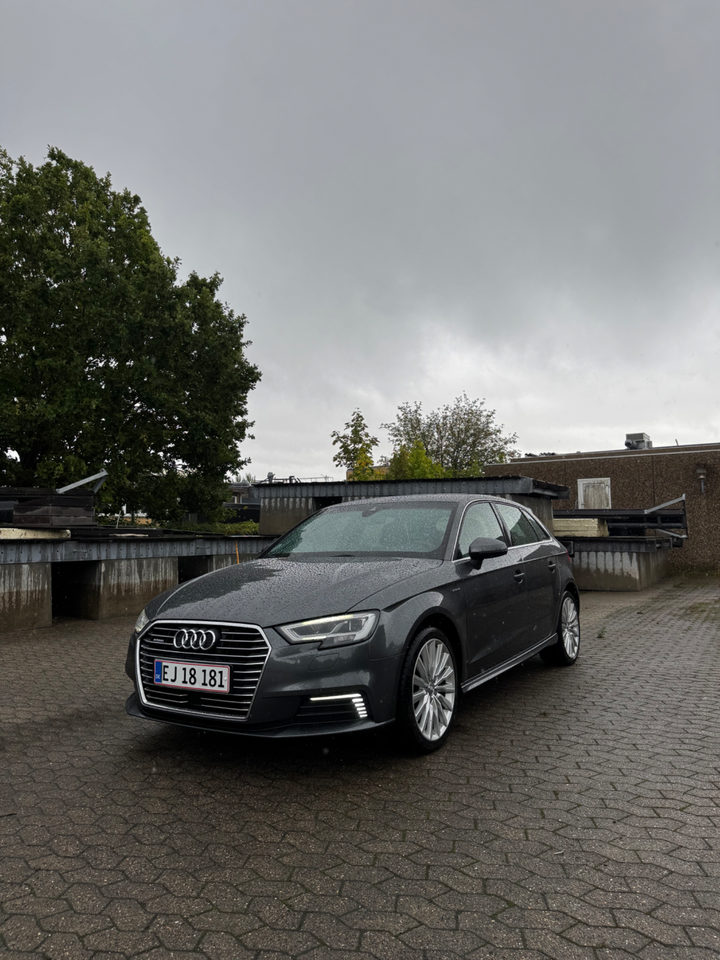 Audi A3 1,4 e-tron S-line Sportback S-tr. 5d