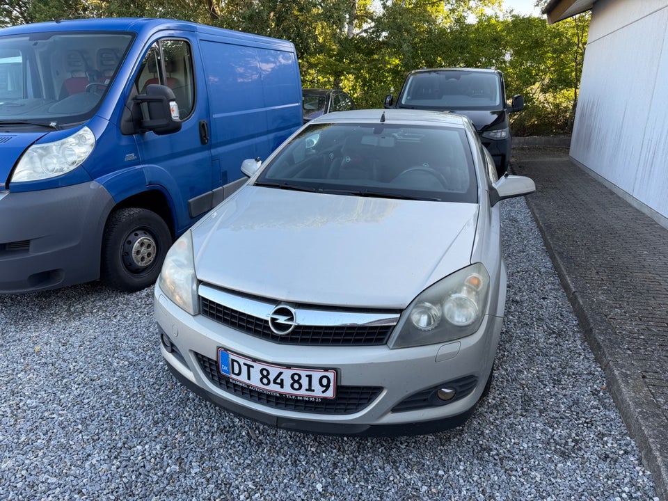 Opel Astra 1,8 16V Cosmo TwinTop 2d