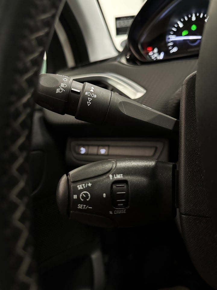 Peugeot 208 1,6 BlueHDi 100 Allure Sky 5d