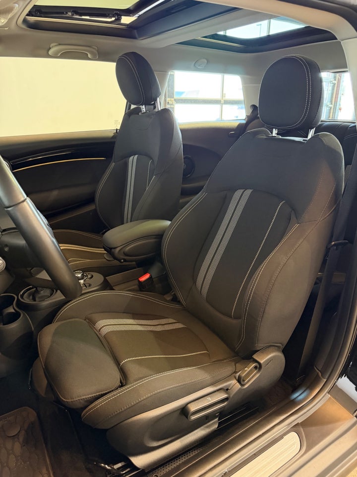 MINI Cooper SE Essential 3d