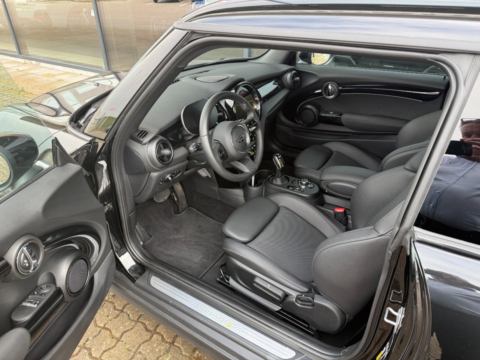 MINI Cooper SE Essential 3d