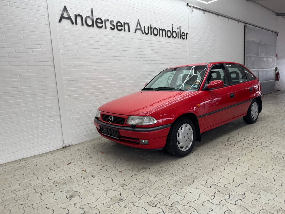 Opel Astra 1,6 Champion 5d