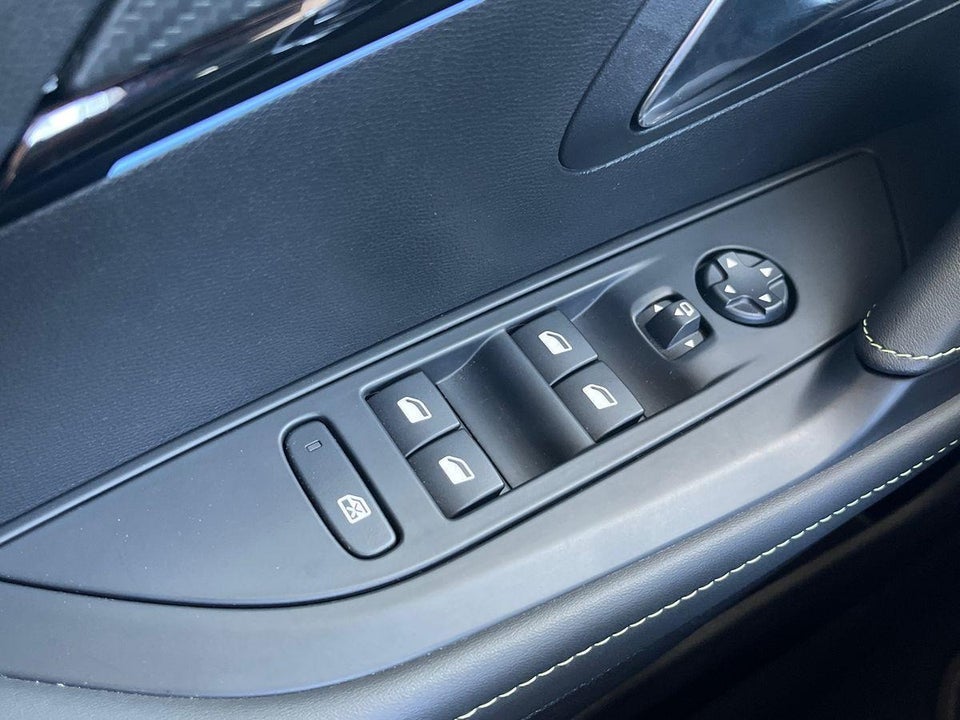 Peugeot e-208 54 GT 5d