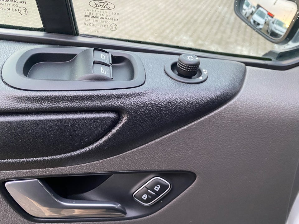 Ford Transit Custom 300L 2,0 TDCi 130 Ambiente