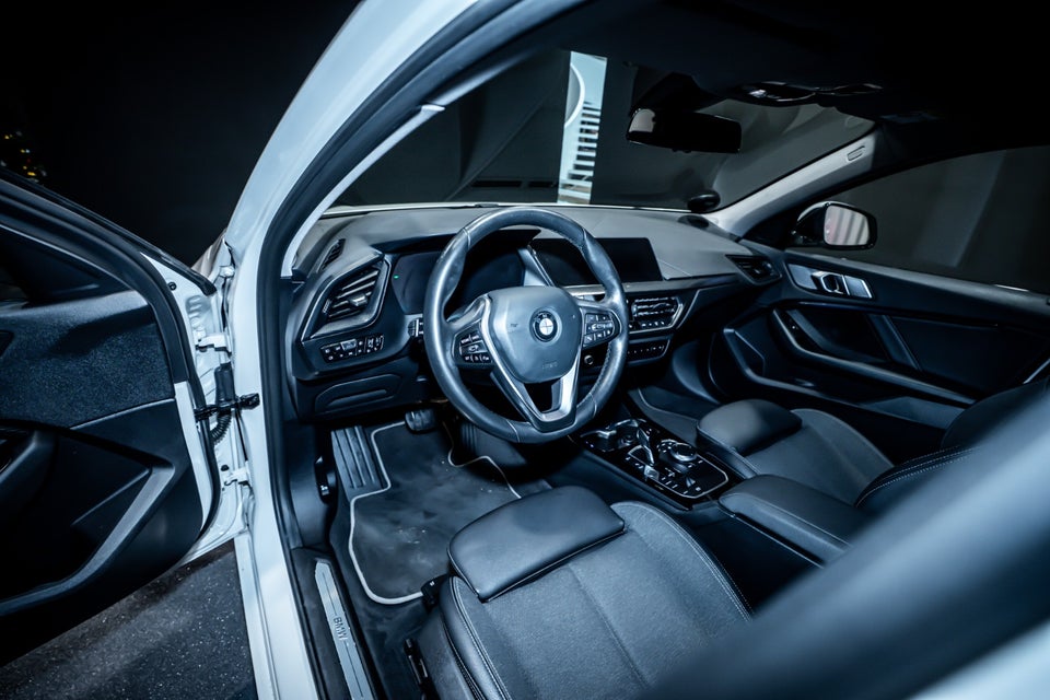 BMW 118i 1,5 Sport Line aut. 5d