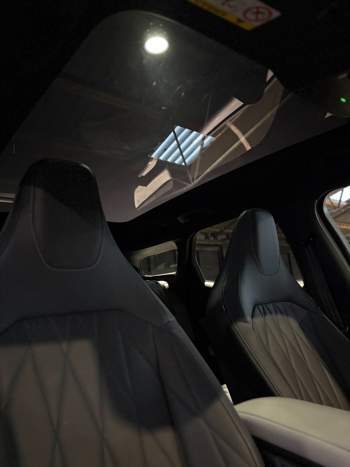 Ford Explorer 77 Premium Extended Range 5d