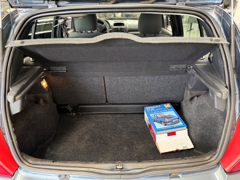 Renault Clio II 1,2 8V Storia 3d