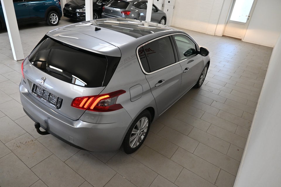 Peugeot 308 1,2 PureTech 130 Selection Sky 5d