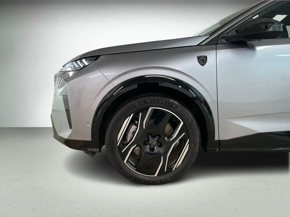 Peugeot e-3008 77 GT Pack 5d
