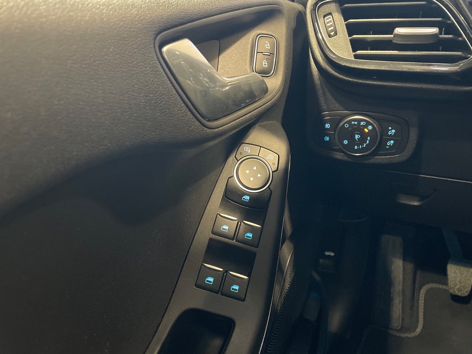 Ford Fiesta 1,0 EcoBoost mHEV Titanium 5d