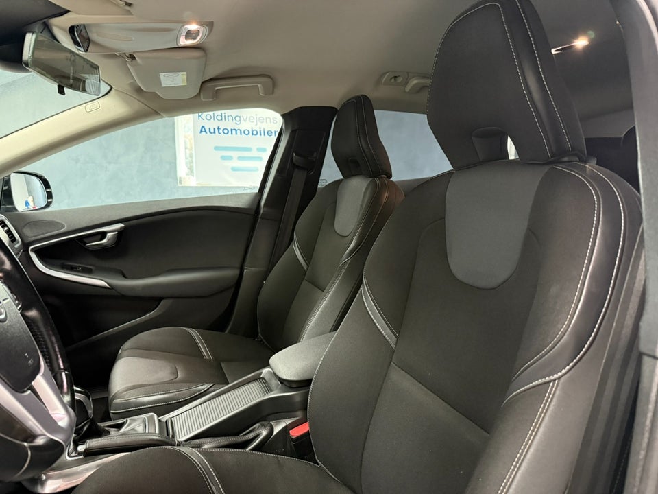 Volvo V40 1,6 D2 115 Momentum aut. 5d