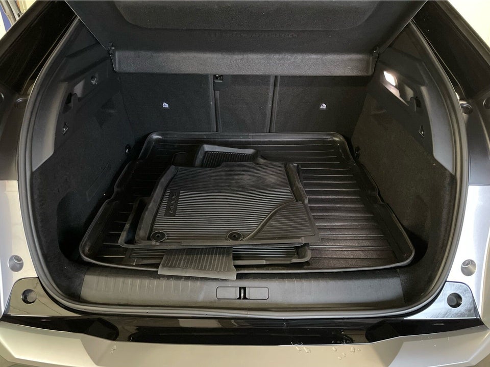 Peugeot e-3008 77 GT Pack 5d