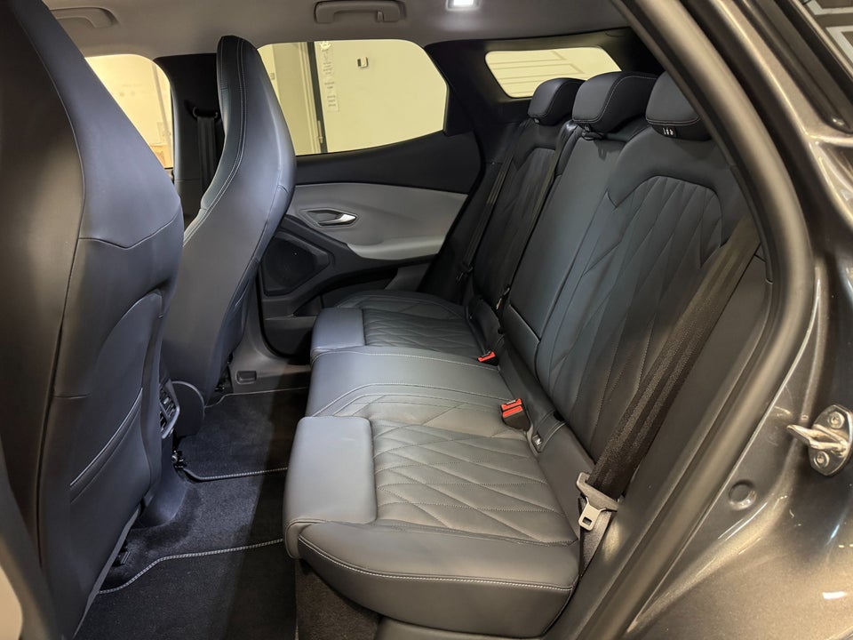 Ford Explorer 77 Premium Extended Range 5d