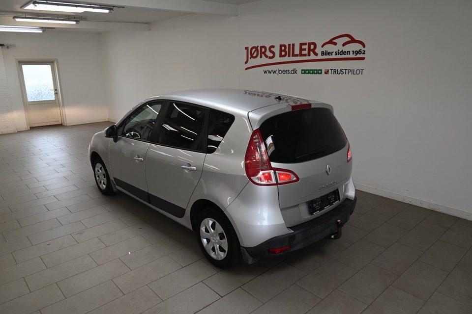 Renault Scenic III 1,6 16V Expression 5d