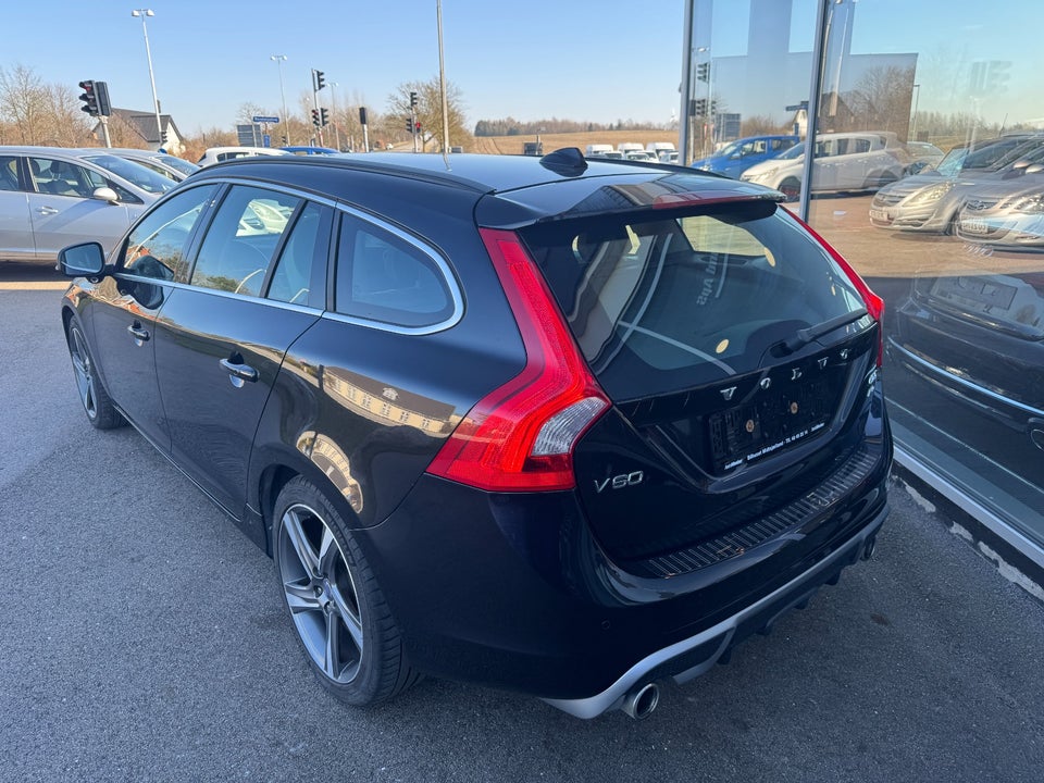 Volvo V60 2,4 D5 215 R-Design aut. AWD 5d