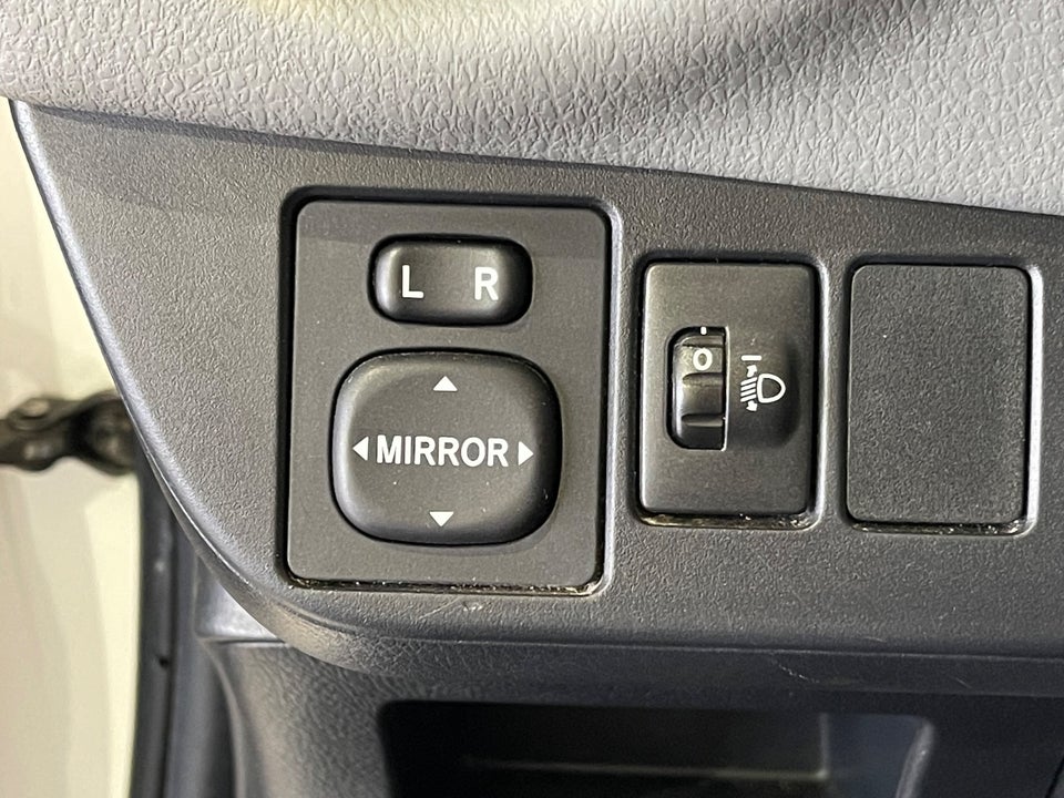 Toyota Yaris 1,0 VVT-i T2 5d