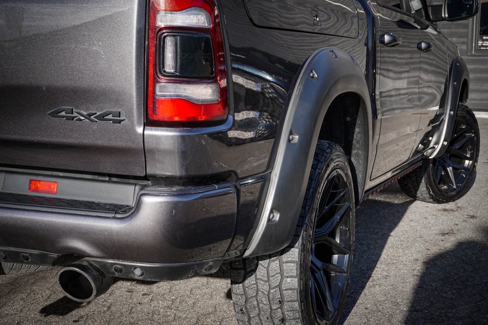 Dodge RAM 1500 5,7 V8 Hemi Limited Night aut. 4d