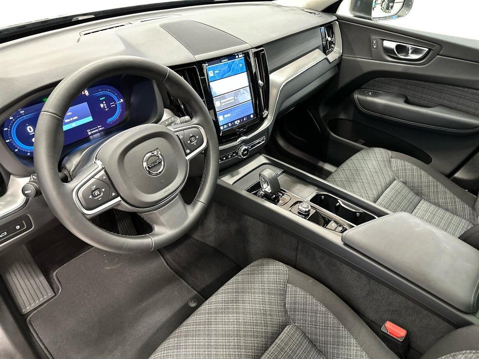 Volvo XC60 2,0 T6 ReCharge Core aut. AWD 5d