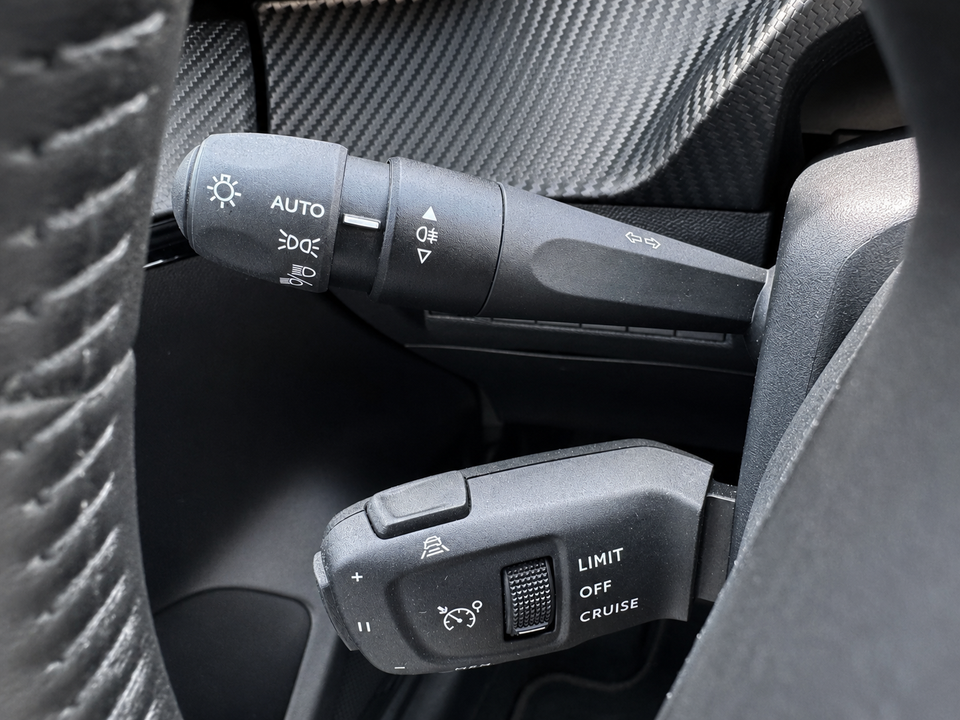 Peugeot 208 1,2 PureTech 100 Allure+ 5d