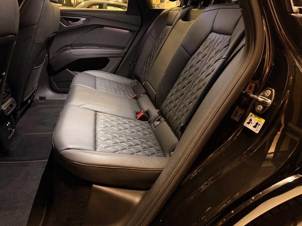 Audi Q4 e-tron 50 S-line quattro 5d