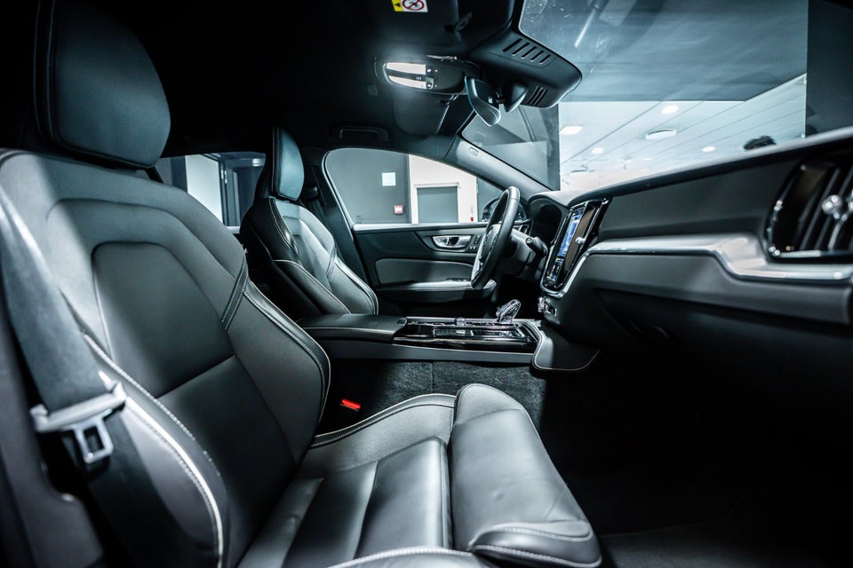 Volvo V60 2,0 T6 ReCharge Plus Dark aut. AWD 5d