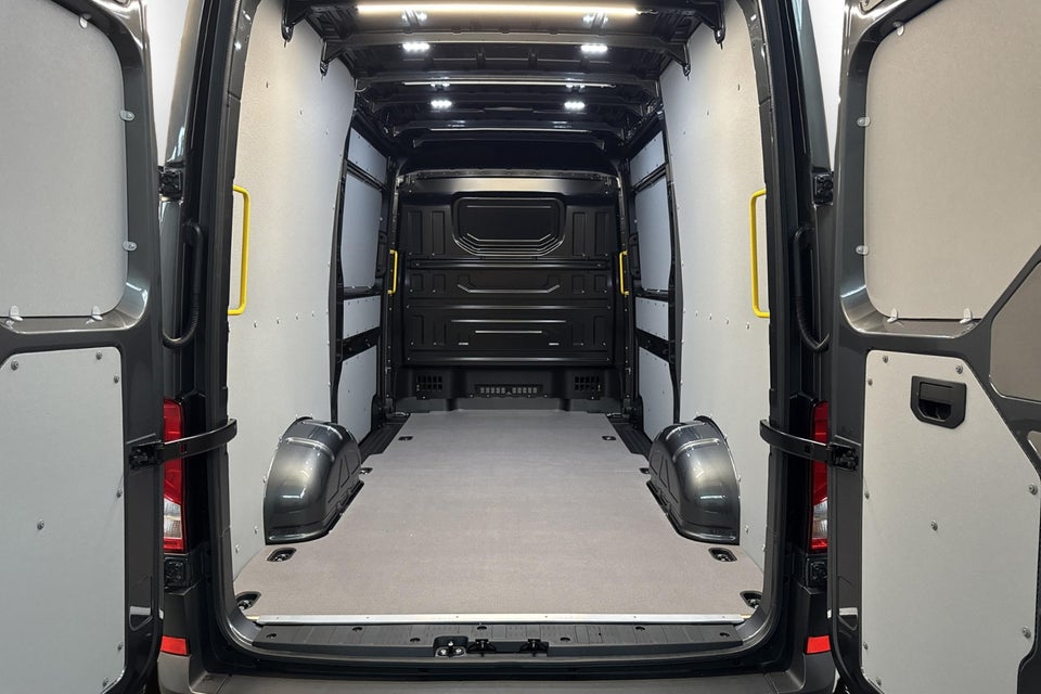 VW Crafter 35 2,0 TDi 177 Kassevogn L3H3 aut.