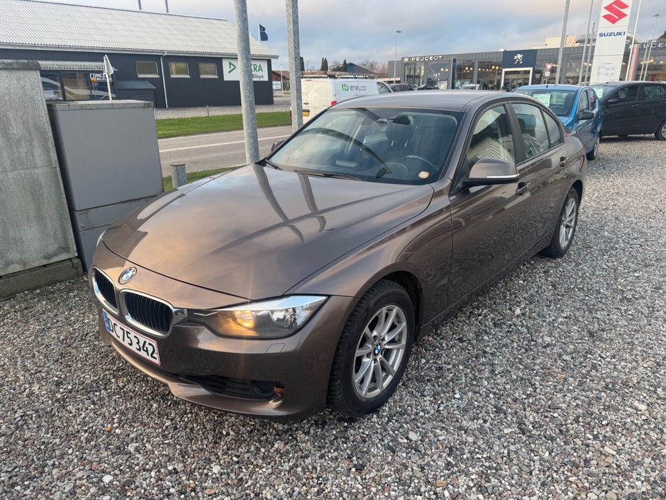 BMW 320i 2,0  4d