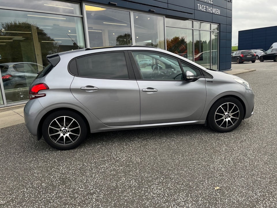 Peugeot 208 1,2 PureTech 82 Signature Sky 5d