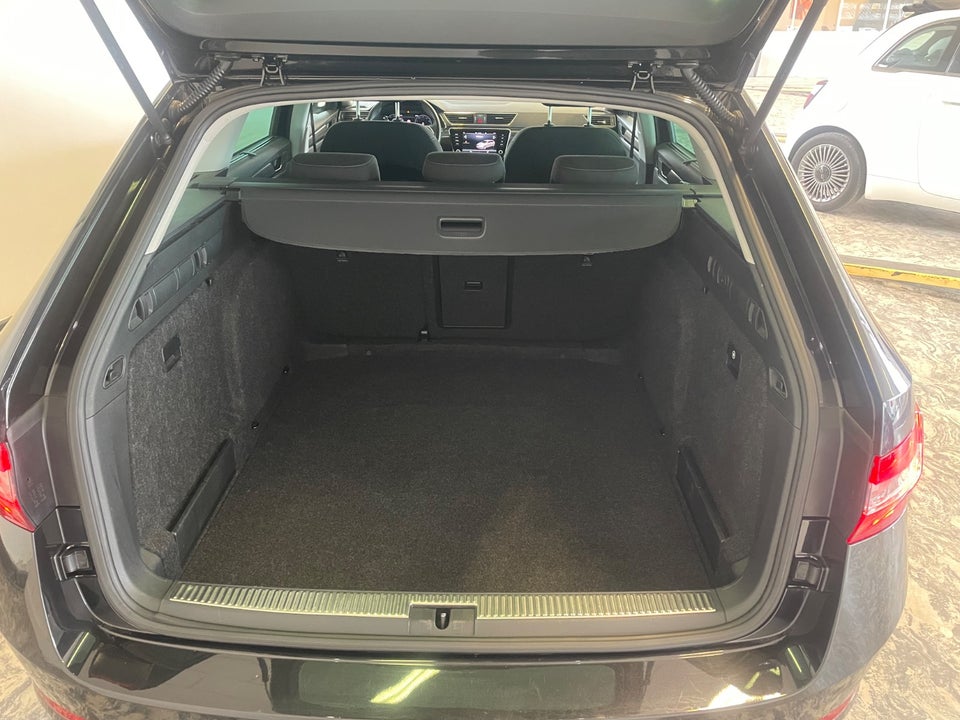 Skoda Superb 2,0 TDi 150 Style Combi DSG 5d