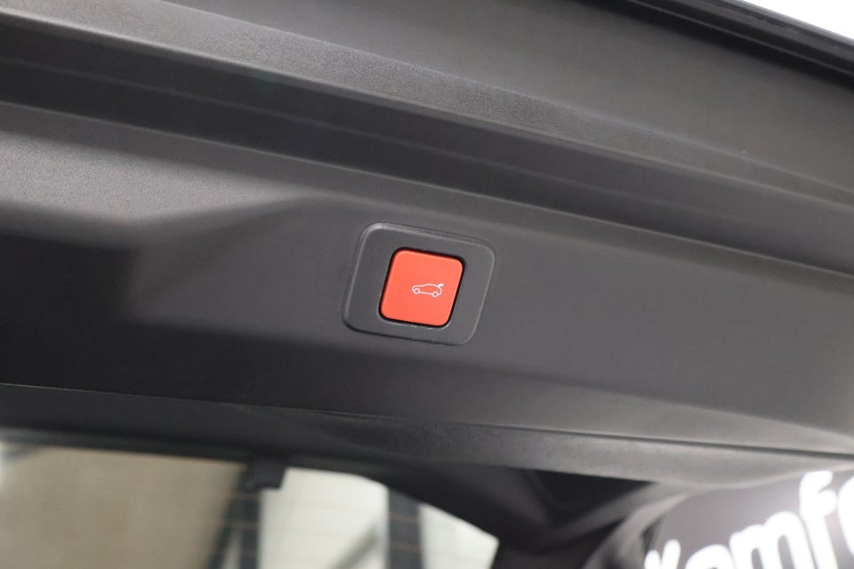 Peugeot e-3008 77 GT 5d