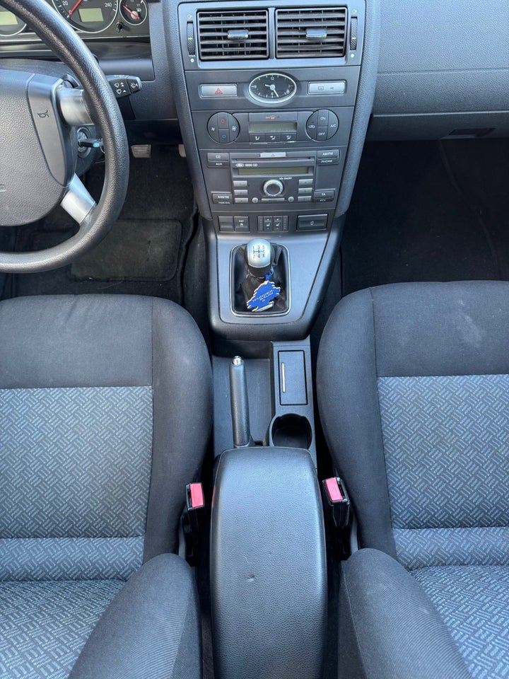 Ford Mondeo 1,8 110 Ambiente stc. 5d