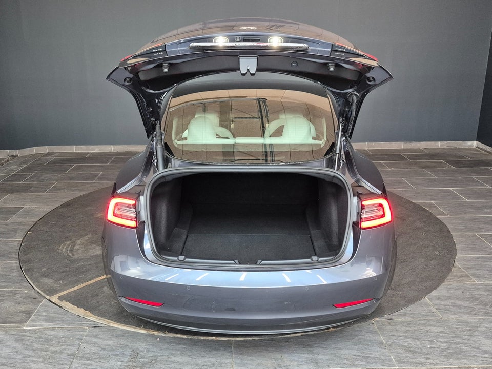 Tesla Model 3 Standard Range+ RWD 4d