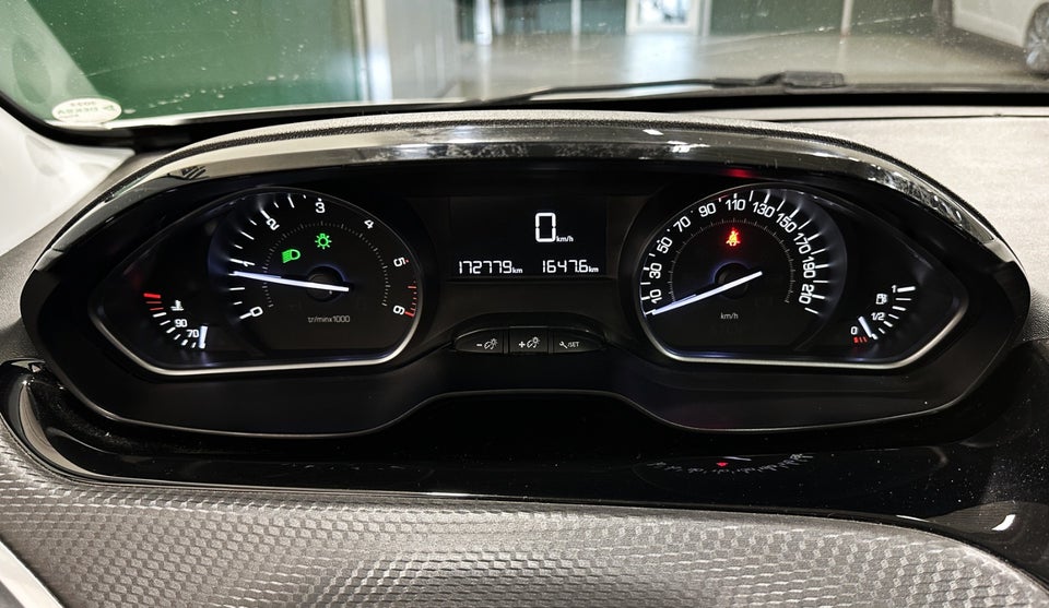 Peugeot 208 1,6 BlueHDi 100 Allure Sky 5d