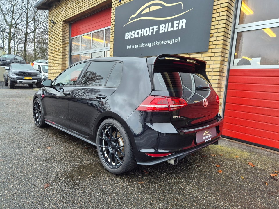 VW Golf VII 2,0 GTi DSG BMT 5d