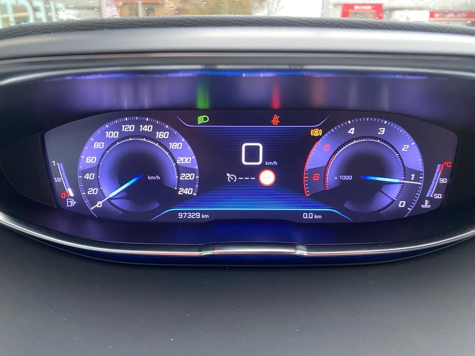 Peugeot 5008 1,5 BlueHDi 130 Allure 7prs 5d