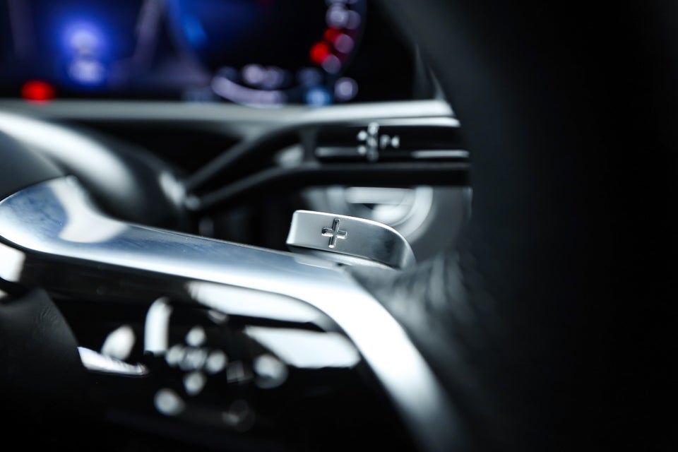 Mercedes E300 e 2,0 AMG Line stc. aut. 5d